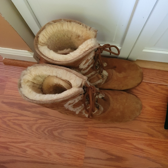 RARE UGG ~ Chestnut Rommy Lace Up Boots - Picture 5 of 5
